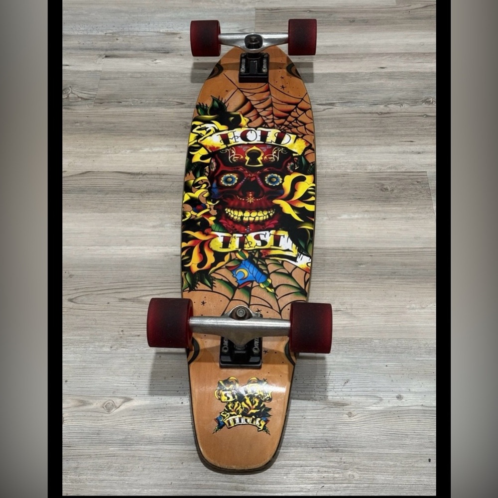 Longboard Colorful Skull Graphic Cruiser Longboard Skateboard - Red Wheels